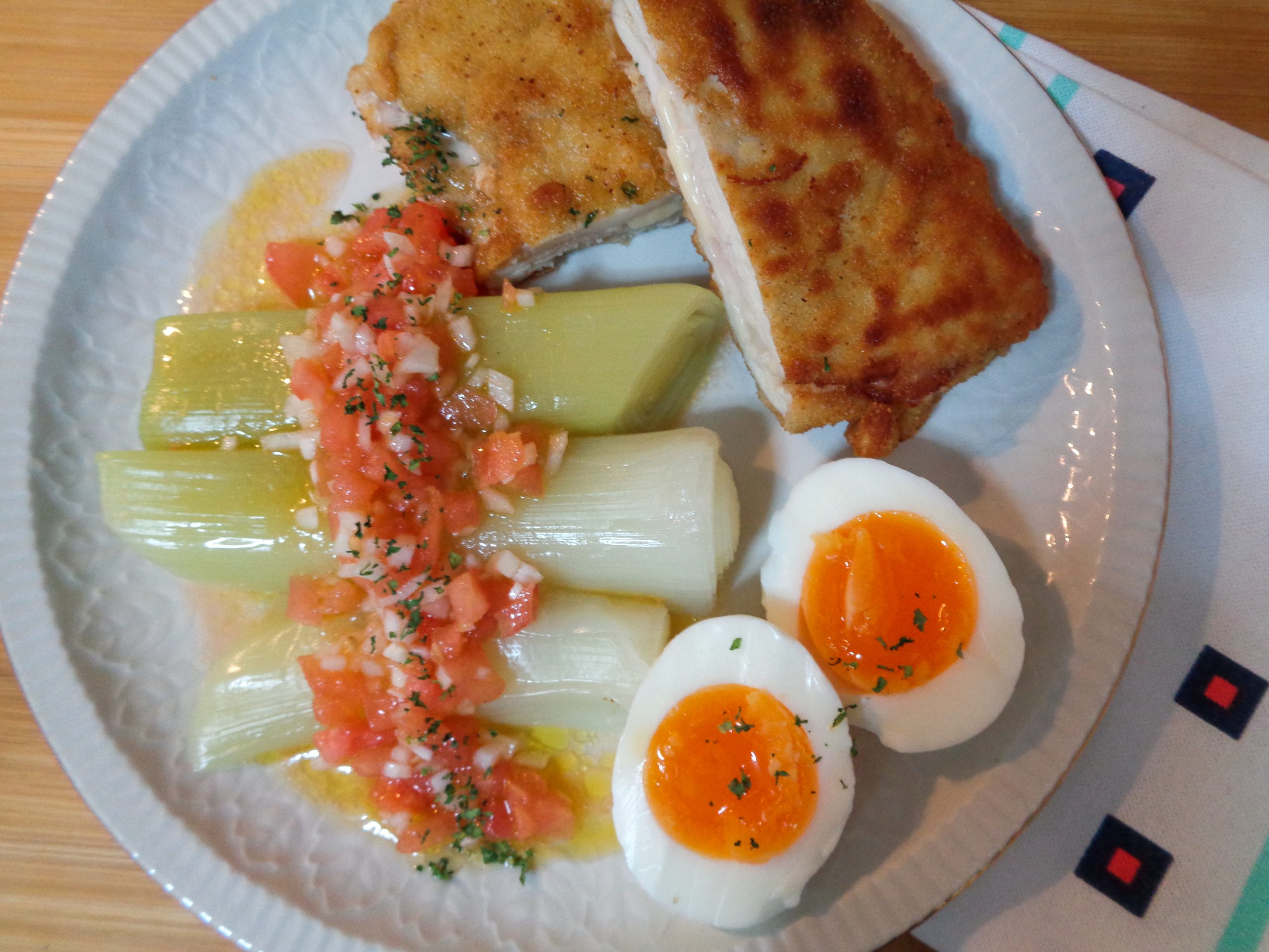 puerros con vinagreta de tomates/ hiszpanskie przepisy/ gotuj po hiszpansku/ darmowe lekcje online jezyka hiszpanskiego dla poczatkujacych