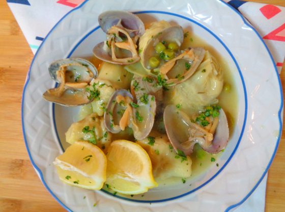 alcachofas con almejas en salsa verde-malze z karczochami w zielonym sosie pietruszkowym-baskijska kuchnia-baskijska gastronomia-baskijskie przepisy-kraj baskow